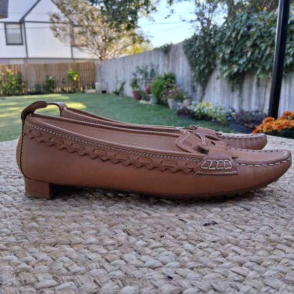 Tod's Tan Carmal Leather Loafers for Women 7.5 AUTHINTIC - Picture 3 of 15